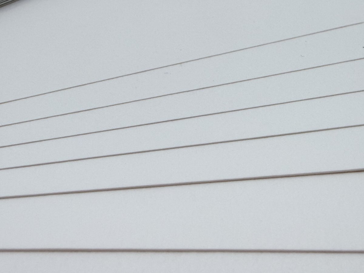 Papierbogen im Streiflicht