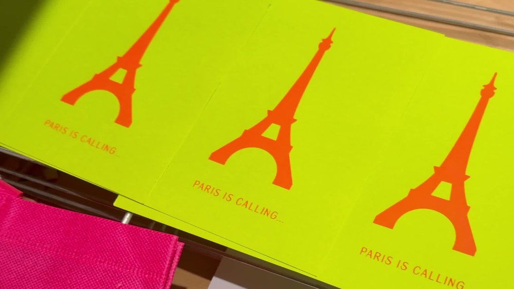 PARIS IS CALLING, Siebdruck auf Neonpapier