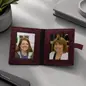 Preview: Fotoetui Bella, Leder Fotoetui in aubergine für 2 Fotos, Trixi Gronau, KI-Visualisierung