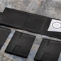 Preview: Embacollage PIM Geschenkkartenhüllen in Schwarz, geöffnet und geschlossen, mit sichtbarer Einstecklasche und weißer THANK YOU Beispielkarte