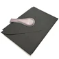 Preview: Filofax Norfolk Magnetic Clip in Altrosa hält schwarze Papierumschläge zusammen, Anwendung als magnetischer Papierclip
