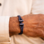 Preview: Pig & Hen Armband Icy Ike mit Schackelverschluss, geflochtenes Nylon, navy-slate gray | black, style