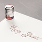 Preview: Jacques Herbin Rouge Grenat Aluminiumdose mit eleganter dunkelroter Kalligrafie auf Papier