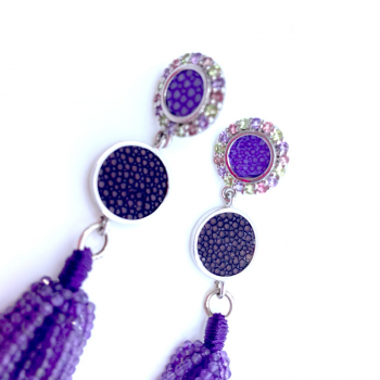 a cuckoo Moment Earring stingray and gemstones tassel in purple, detail tassel