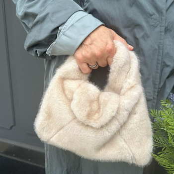 Preview: Mini Tote Ida faux fur beige, style