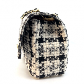 Shoulder bag Marie, cream-black, checkered fabric, chain strap, side