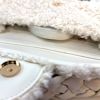 Preview: Schultertasche, Olivi,faux shearling cremeweiss, Verschluss