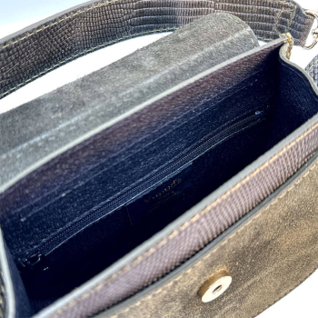 Crossbody-Saddelbag, Nane, Leder khaki, geprägt, offen