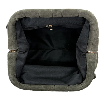 Preview: Geöffnete Vimoda Aura Clutch mit schwarzem Textilfutter und Schnappverschluss