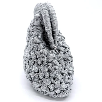 Preview: Seitliche Ansicht der Vimoda CLAUDETTE Häkeltasche in Metallic-Silber