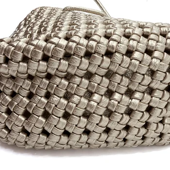 Preview: Close-up of champagne woven leather on Vimoda Cleo