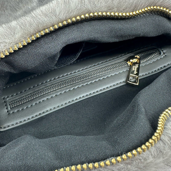 Crossbody Tasche Odetta faux fur grau, inside