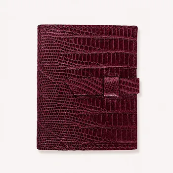 Preview: Fotoetui Bella, Leder Fotoetui in aubergine, geschlossen mit Lasche, Trixi Gronau