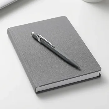 Preview: Caran d'Ache, Kugelschreiber, 849 in grau, Detail Clip, style2