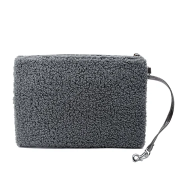 Rückseite der passenden dunkelgrauen Cute Stuff Clutch
