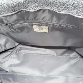 Innenansicht des Cute Stuff Shoppers mit Reißverschlussfach