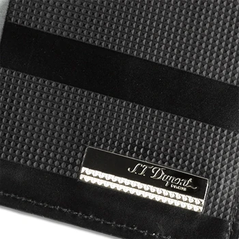 Preview: S.T. Dupont Kartenetui James Bond 007, Nahaufnahme der Diamantspitzen-Lederprägung und des silbernen S.T. Dupont Schilds