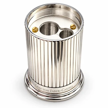Preview: Geöffneter Graf von Faber-Castell Bleistiftspitzer mit zwei unterschiedlich großen Anspitzöffnungen