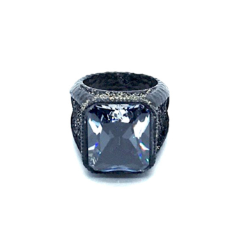 Kmo ring Solo schwarz gold mit facettiertem großem Kristall, detailansicht