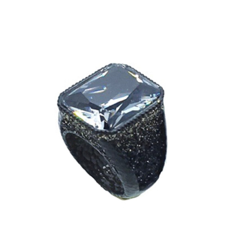 Kmo ring Solo schwarz gold mit facettiertem großem Kristall