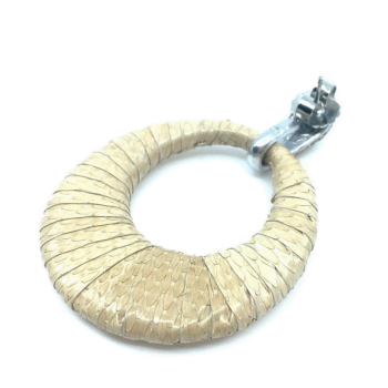 KMO-Ohrstecker, Danica, Schlangeleder nude lackiert mit Kamelitte in cream-gold, Rückansicht