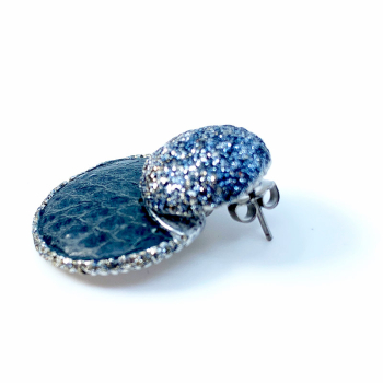 KMO Earstuds Layla Snakeskin leather grey accent camelite silver, side