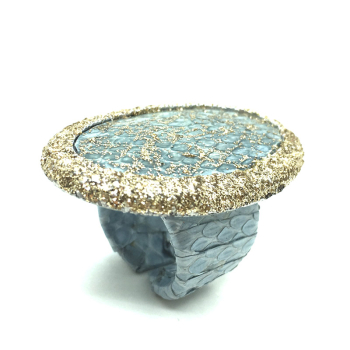 Kmo ring Nika, Glitter gold, Schlange hellblau, front