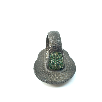 KMO Cocktailring LIZ in green with Snake inlay, back2