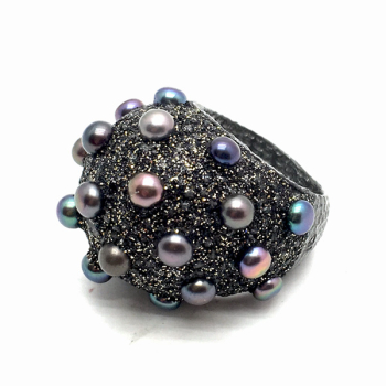 KMO Ava 275 Silver Ring, oxygen cream, oval disc with kamelite stone, geometric motif, side