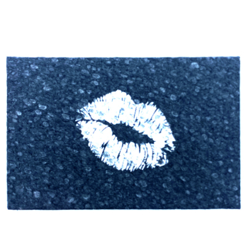 Kiss my kitchen Pop-Up Schwamm schwarz bedruckt Kiss silber, front