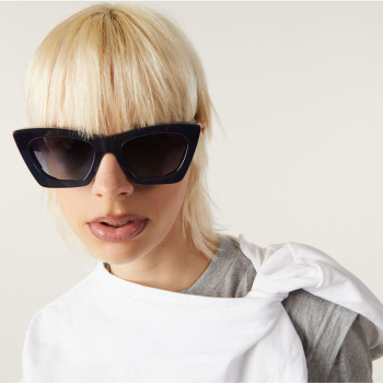 Preview: Komono Sonnenbrille M Yale shift, blauer Rahmen, blau verlaufende Gläser style Frau