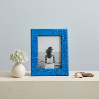 Preview: Lionetti Francesco picture frame azure blue croco leather with black-and-white photo of a woman by the sea and hydrangea