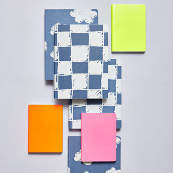 Nuuna, Notizbuch,Flex-Cover aus recyceltem Leder Seiten Punktraster, blau und weiss, bedruckt hangezeichnete Karos, style