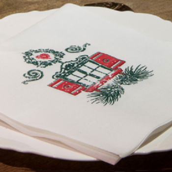 Preview: Paviot weiße Servietten bedruckt mit Chalet Motiv in grün und rot, style