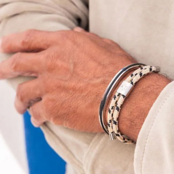 Preview: Pig&Hen, Armband Little Lewis 4mm, Segeltau Pig& Hen, bracelet Little Lewis 4mm braided nylon, closure shackle, front, ivory black| silver, Verschluß silber, style