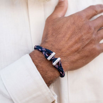 Preview: Pig & Hen Armband Icy Ike mit Schackelverschluss, geflochtenes Nylon, navy-pink, style