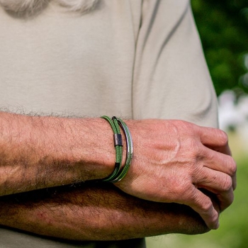 Preview: Pig& Hen, bracelet Little Lewis jungle green, braided nylon, closure shackle, front, black-black, style