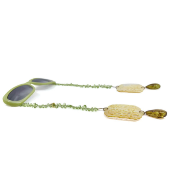 Preview: Raffaella di Montalban Sonnenbrille Prisma grün, grüner Rahmen, Gläser getönt, Schmuckbügel grün, seite