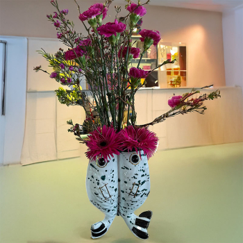 Preview: Reichenbach Porzellanvase, Koikoi, gesprenkelt gruen, edition 2025, Design Paola Navone, front