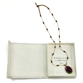 Sharing Kurze Halskette Rubis Zoizite, Geschenkbox geöffnet