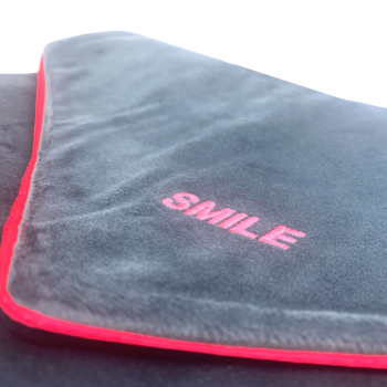 Sorbet Island, Velvet Envelope Bag, Unterarm Clutch grau, Stickerei neon pink Smile,, detail