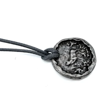 Preview: Rundes silberfarbenes Hirschemblem aus Metalllegierung von S Punkt Spangemacher
