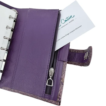 Innenseite des Trixi Gronau KIM Pocket Organizers mit Steckfach, Reißverschlussfach und Laschenverschluss mit zwei Druckknöpfen