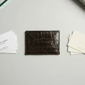 Trixi Gronau, MIRA, Visitenkartenetui, Miniumschlag, Kalbleder Krokoprägung braun, style
