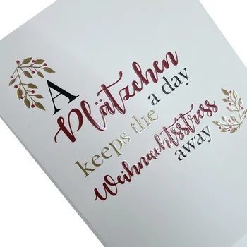 Preview: Detail der TRIXI GRONAU Weihnachtskarte A Plätzchen a Day mit glänzendem Lackdruck in Rot und Gold