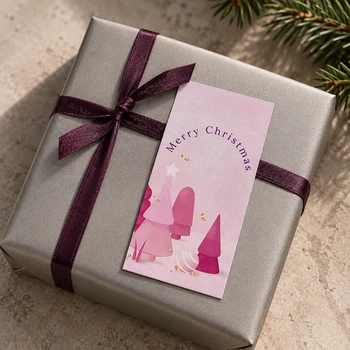 Preview: Mini-Weihnachtskarte Wonderland Merry Christmas auf hell verpacktem Geschenk