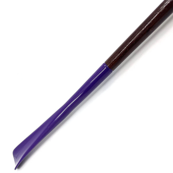 Preview: Utile4 Schuhanzieher dunkles Holz Lanyard purple, violett, Detail Schuhlöffel