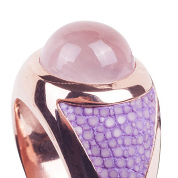 a_cuckoo_moment_ring-sunrise_lavender_rosenquarz, close-up view