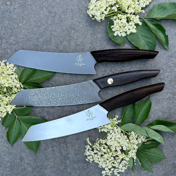 Paul Adrian 3 versions of the blade: Steel, DLC, Damax