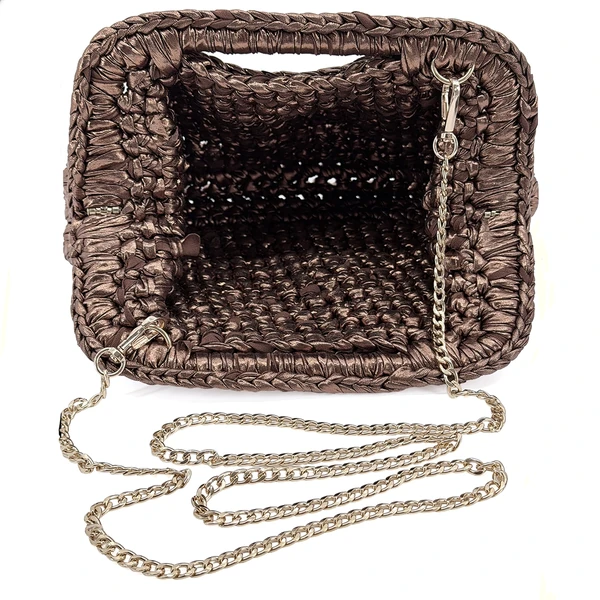 Geöffnete Vimoda CLAUDINE Tasche in Bronze mit abnehmbarer Metallkette
